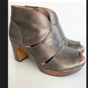 Dansko Delphina Blpock Heel Elegant Bronze Ankle Boots Size 40 9/9.5